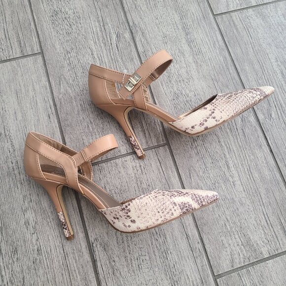 BCBGeneration Nude Snakeskin Pointed Toe Ankle Strap Heels Size 7.5 Womens - Picture 11 of 15